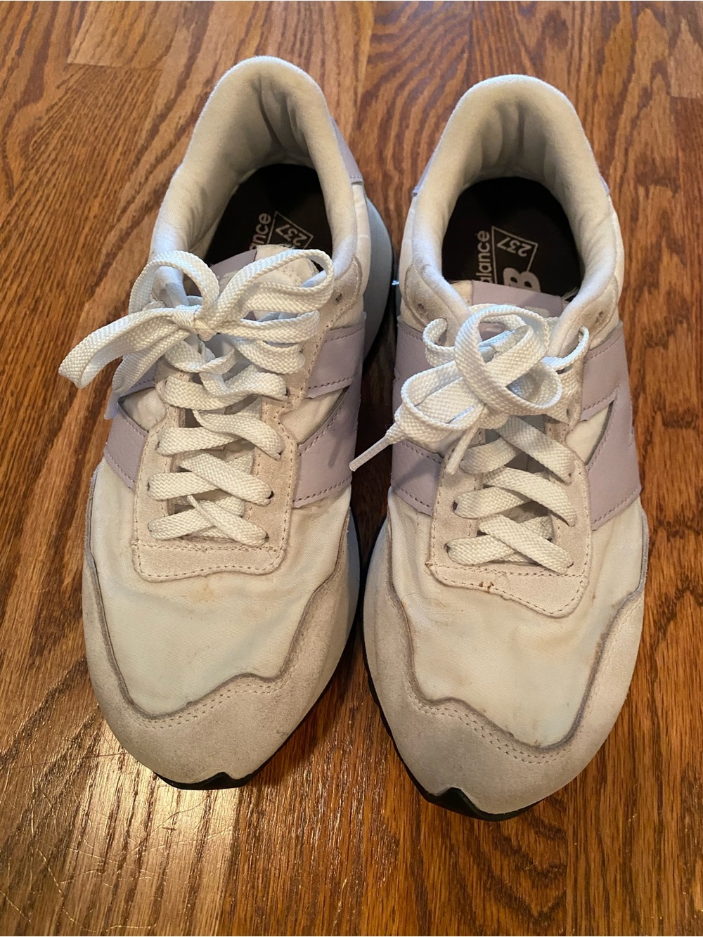 New Balance Womens White and Light Purple Classic Sneakers